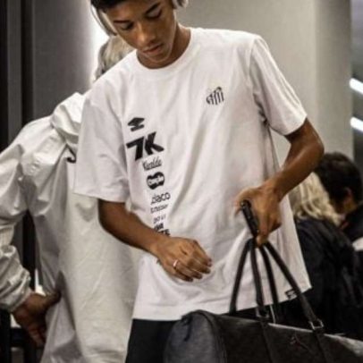 Torcedores do Santos vãoam Robinho Jr antes de jogo contra o Recoleta