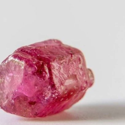 Rubi de mais de 11 mil quilates é encontrado em Myanmar