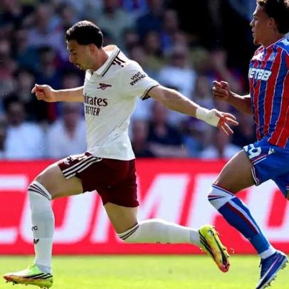 Arsenal vence Crystal Palace com gol de Gabriel Jesus na entrega da taça