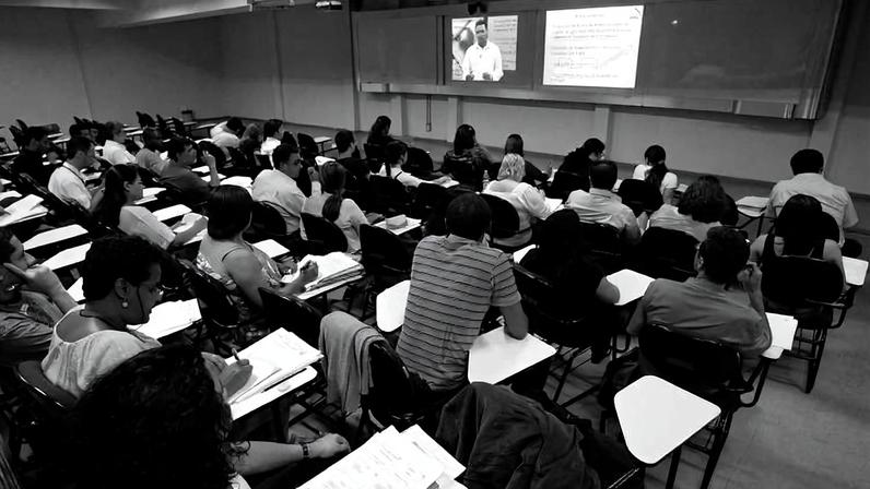 Encontro de alunos de ensino a distância do curso de pedagogia de faculdade particular, em São Paulo (SP)