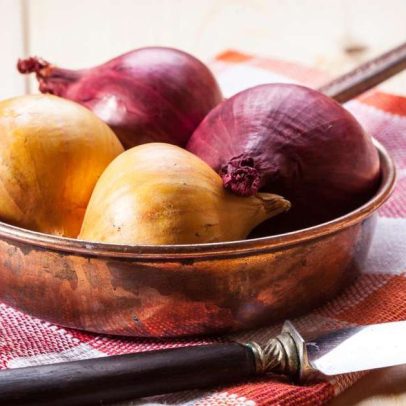 Cebola branca ou roxa: qual usar em cada receita
