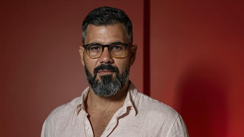 O ator Juliano Cazarré