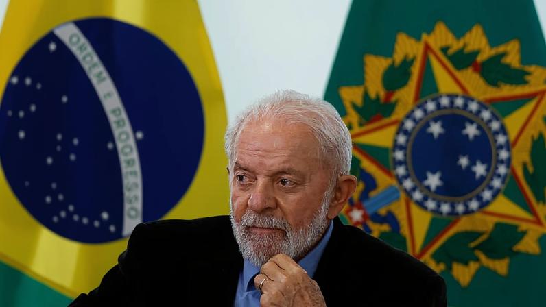 O presidente Lula durante reunião com representantes e empresários do setor automotivo no Palácio do Planalto