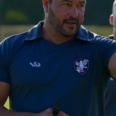 Retrô anuncia Roberto Fernandes como treinador após demissão de Jamesson Andrade