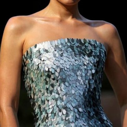 Jennie brilha no Met Gala 2026 com vestido de 15 mil lantejoulas