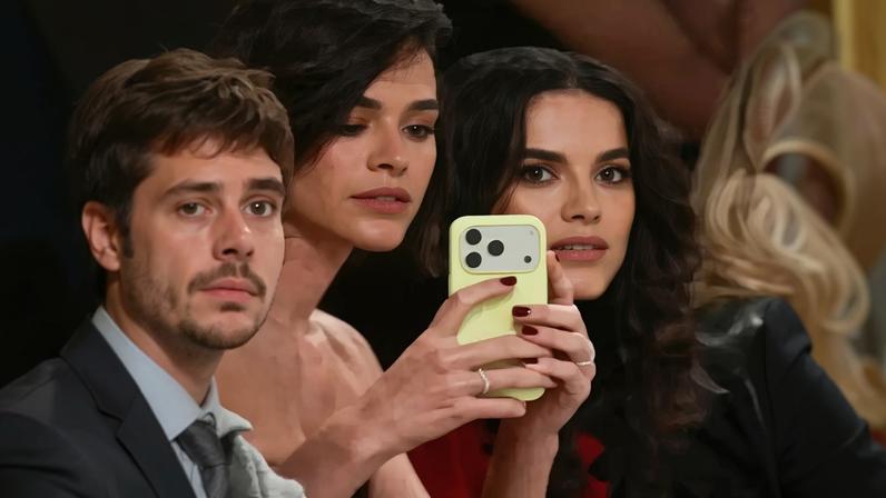 Esmalte usado por Bruna Marquezine rouba cena em desfile.