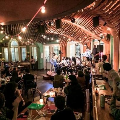 Casa de Francisca transforma área central em espaço convidativo