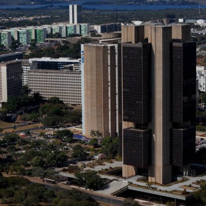 Economistas elevam previsão da inflação deste ano e da taxa de juros de 2027