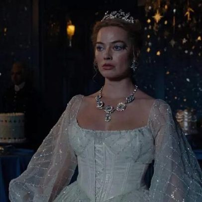 Diretora lamenta cortar cena de Margot Robbie nua em Morro dos Ventos Uivantes