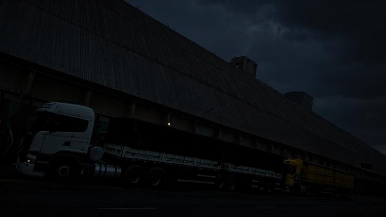 Caminhões em Santos; roubo de cargas é o principal motivo de perdas para a indústria