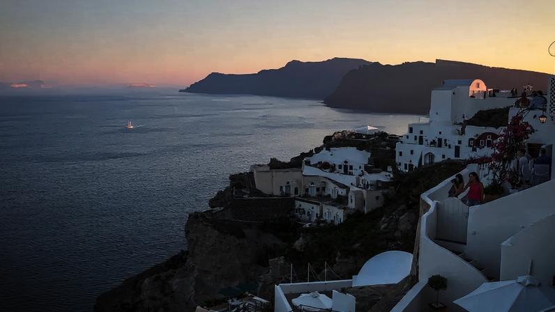 Descubra Santorini: o que fazer, principais atrações e dicas para planejar sua viagem pela ilha grega.