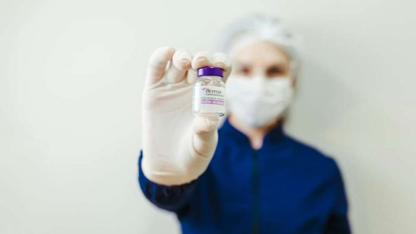 Alguns produtos falsificados podem representar sérios riscos à saúde de compradores desavisados, como remédios, cosméticos, alimentos e bebidas, em um mercado que estima-se movimentar US$ 467 bilhões por ano. Jonathan Borba/Pexels, CC BY