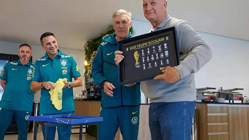 Felipão recebeu de Rodrigo Caetano e Carlo Ancelotti uma homenagem da CBF –