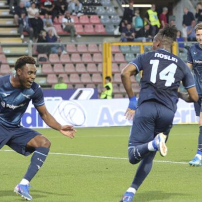 Lazio vira sobre Cremonese e sobe na Serie A