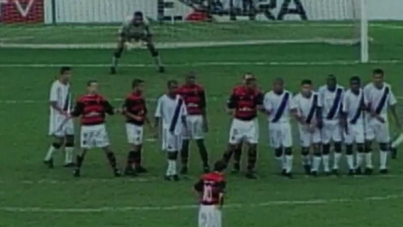 Petkovic corre para o abraço após marcar golaço do tri do Flamengo no Carioca –