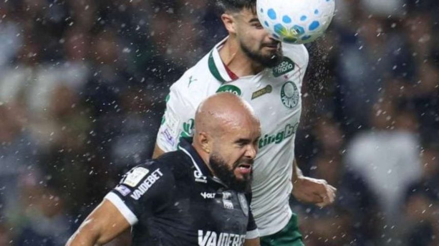 Árbitro anulou o gol por toque de mão de Flaco López –