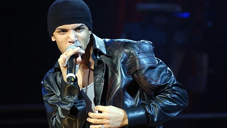 Craig David performing at the 2002 Mobo awards.