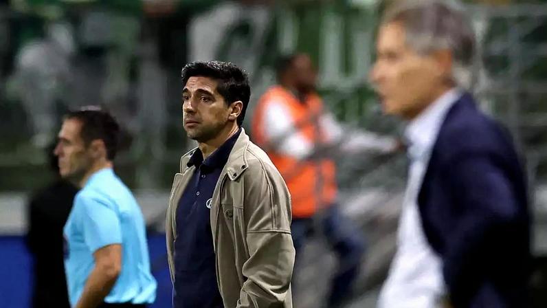 O técnico Abel Ferreira durante o jogo Palmeiras 0x1 Cerro Porteño –