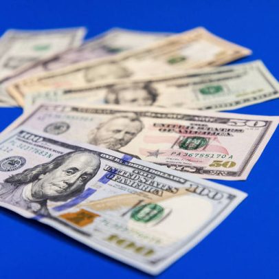 Dólar fecha em R$4,89, menor desde jan/2024; bolsa avança