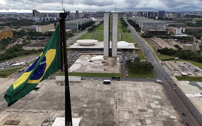 Praça dos Três Poderes, em Brasília, com destaque para o Congresso Nacional ao centro
