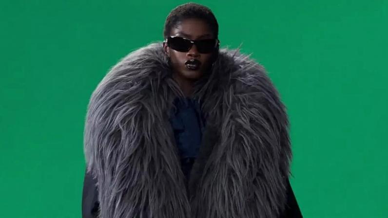 Sheila Bawar no desfile da Gucci