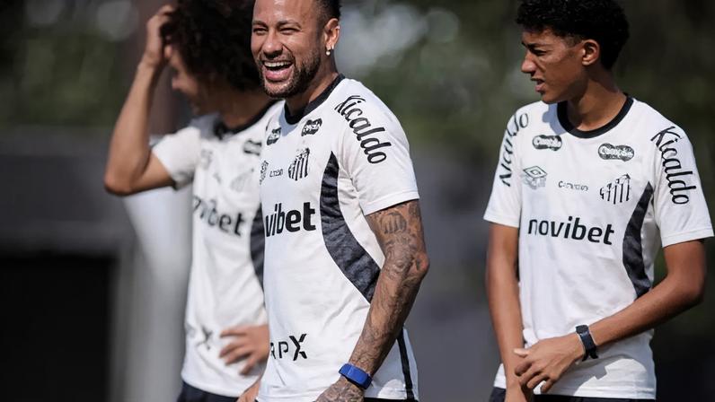 Neymar durante treinamento do Santos no CT Rei Pelé / Jogada10