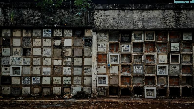 Nichos funerários no cemitério da Vila Formosa, na zona leste de São Paulo