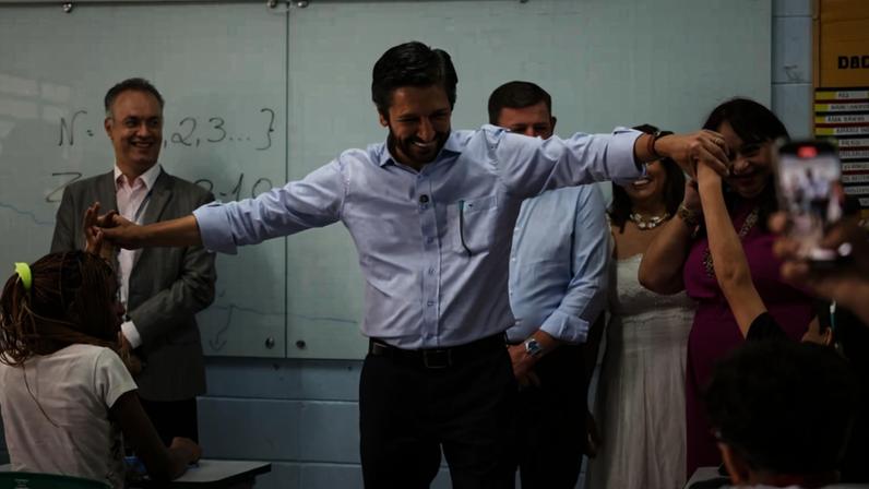 O prefeito Ricardo Nunes e o secretario de educação Fernando Padula em visita a escola municipal