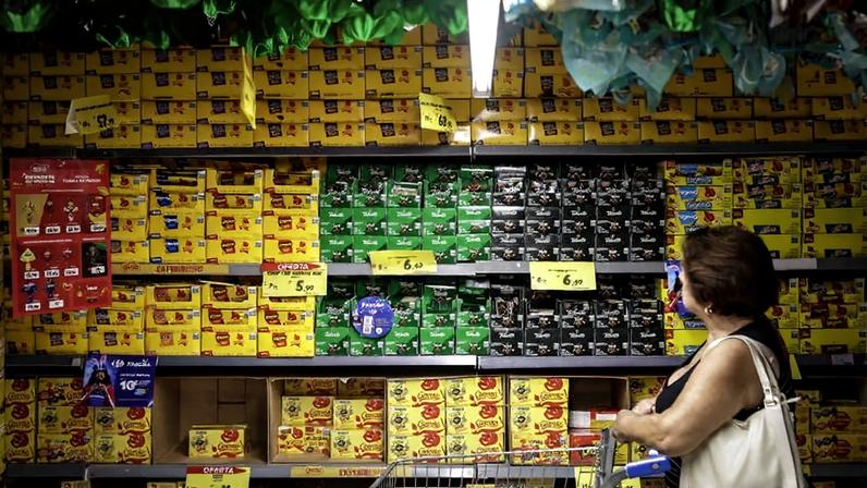 Supermercado em Osasco (SP) durante a Páscoa