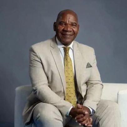 Livro retrata vida do reitor José Vicente, em contexto de discriminação racial
