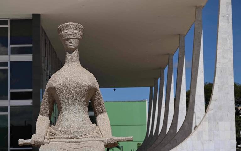 Estátua que representa a Justiça em frente ao prédio STF, em Brasília - Evaristo Sá - 19.mai.25/Folhapress