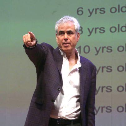 Alunos da NYU criticam escolha de crítico da cultura do cancelamento como orador