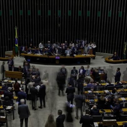 Câmara aprova projeto que aumenta penas e criminaliza IA na exploração infantil