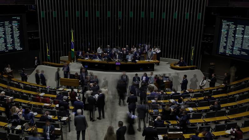 Sessão na Câmara dos Deputados em junho de 202; projeto foi aprovado nesta terça-feira (19)