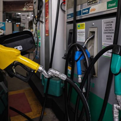 Preço da gasolina importada sobe quase 80% com guerra no Irã
