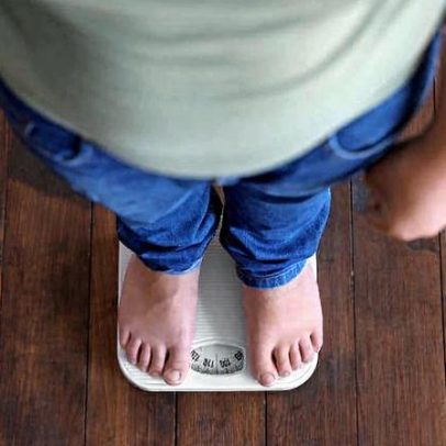 Jejum intermitente não supera dieta tradicional para emagrecer, aponta estudo