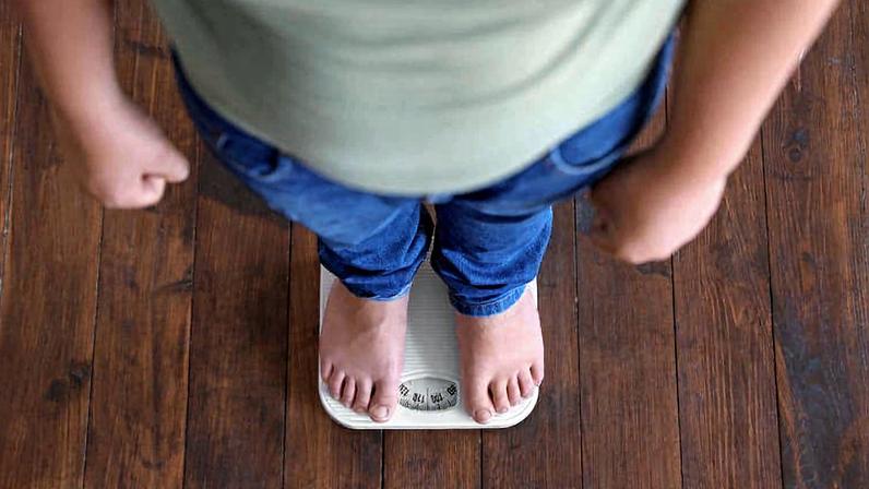 Jejum intermitente não emagrece mais do que dieta convencional, aponta estudo