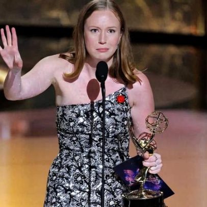 Atriz de Hacks afirma que Hollywood foca apenas em pautas que afetam brancos