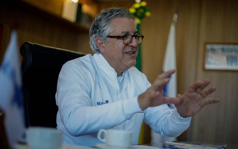 O ministro da Saúde, Alexandre Padilha, durante entrevista à Folha em seu gabinete em Brasília - Pedro Ladeira - 6.jun.25/Folhapress