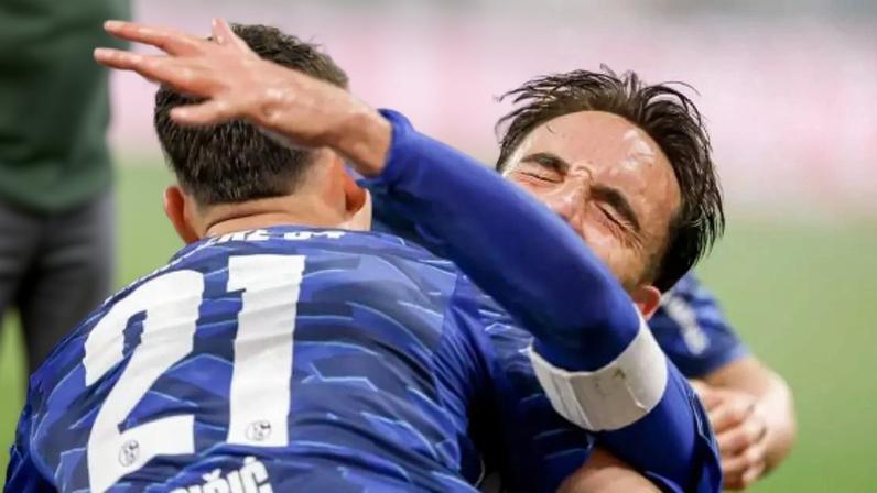 Da esquerda para a direita: Sylla, Kurucay, Karaman (autor do gol) e Aouchiche comemoram em grande estilo o gol que abriu o placar diante do Fortuna.