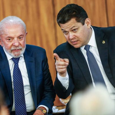 Alcolumbre promulga lei que reduz penas associadas a Bolsonaro
