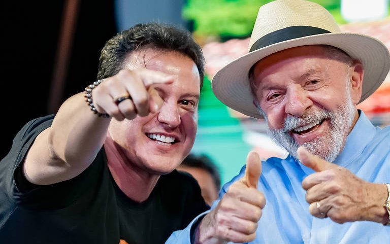 Lula posa para foto com Felipe Camarão (PT), vice-governador no Maranhão