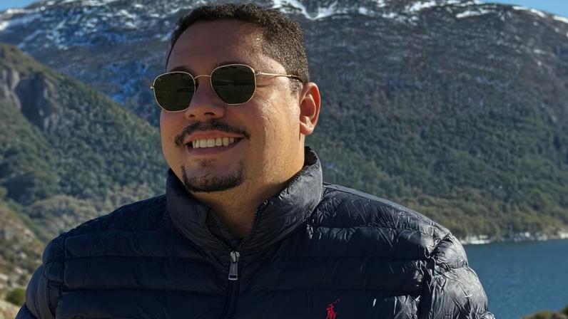 Douglas Silva de Oliveira Azara, dono da Azara Capital, que diz ter comprado a empresa de tecnologia financeira Naskar Gestão e outras pessoas jurídicas do grupo, por R$ 1,2 bilhão — Foto: Reprodução/LinkedIn