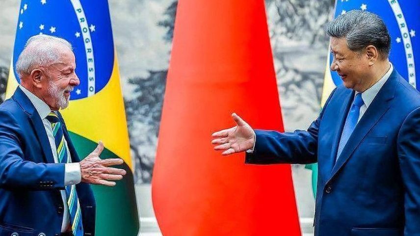 Lula e Xi Jinping, em Pequim, durante visita oficial do brasileiro à China