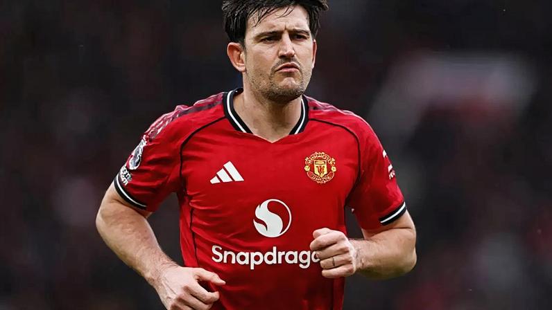 Harry Maguire em campo pelo Manchester United (Photo by Mike Owen/Getty Images)