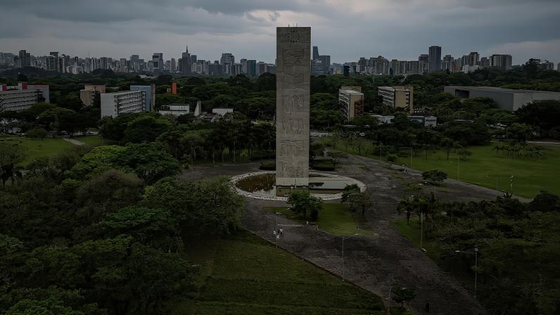 Praça do Relógio da USP (Universidade de São Paulo), no campus da Cidade Universitária, localizado na zona oeste de São Paulo
