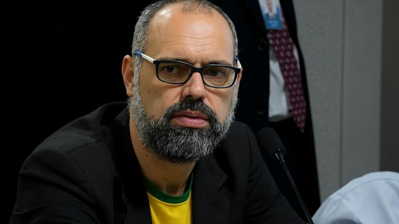 O blogueiro Allan dos Santos durante depoimento à Comissão Parlamentar Mista de Inquérito (CPI) das Fake News, que investiga a divulgação de notícias falsas nas redes sociais.