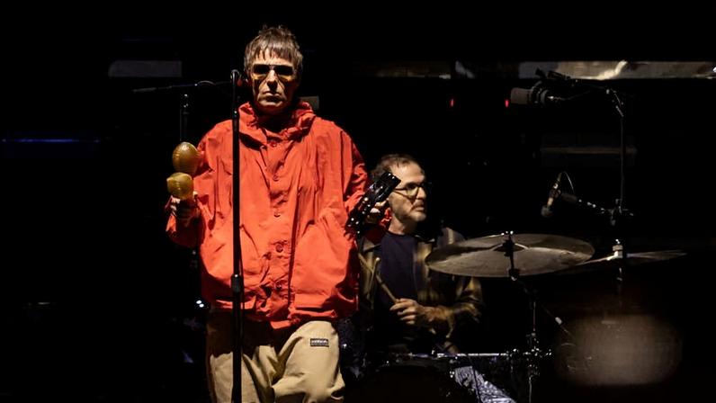 A banda inglesa Oasis durante show no estádio Morumbis, em São Paulo