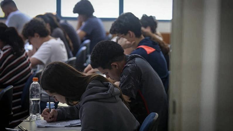 Estudantes durante a primeira fase do vestibular, em São Paulo
