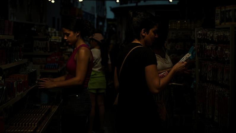 Movimentação do comércio na rua 25 de Março, polo de vendas da região central de São Paulo